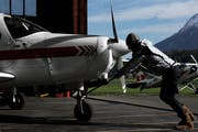 Ein Flugzeug vom Typ Cadet auf dem Flugplatz Kägiswil. (Bild: Boris Bürgisser, 19. Oktoer 2010)