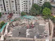 Nach einem Gebäudeeinsturz auf einer Baustelle in Schanghai gab es zehn Todesopfer gestiegen. (Bild: KEYSTONE/EPA/STRINGER)