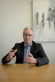 «Die Leute sind das Wesentliche bei dieser Arbeit» – Oliver Gröble in seinem Büro. (Bild: Adriana Ortiz Cardozo)