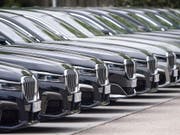 In der EU sind im April zum achten Mal hintereinander weniger neue Autos verkauft worden. (Bild: KEYSTONE/EPA/LUKAS BARTH-TUTTAS)