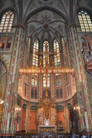 Üppiges Dekor in St. Willibrord: Blick in den am reichsten dekorierten Kirchenraum