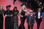 Der legendäre Marsch für mehr Frauen in der Filmindustrie: Hier auf dem Bild sind (v.l.) Lea Seydoux, Khadja Nin, Ava DuVernay, Cate Blanchett, Agnès Varda und Celine Sciamma. Insgesamt 80 Frauen protestierten im vergangenen Jahr in Cannes. (Bild: Andreas Rentz/Getty, Cannes, 12. Mai 2018)