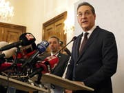 FPÖ-Chef und Vizekanzler Heinz-Christian Strache zieht die Konsequenzen aus der Video-Affäre. Er hat seinen Rücktritt von allen Ämtern angeboten. (Bild: Keystone/EPA/FLORIAN WIESER)