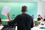 Die Belastungen im Beruf haben in den letzten zehn Jahren zugenommen. Viele Lehrer reduzieren deshalb ihr Pensum. (Bild: Gaëtan Bally/Keystone)