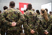 Geht es nach dem Verein Service Citoyen, sollen künftig auch Frauen einen «Bürgerdienst» absolvieren. (Bild: KEYSTONE/Anthony Anex)