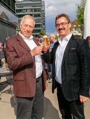 Andreas Hartmann (Kantonsrat und Präsident des kantonalen Gewerbeverbands) und Robert Raths an der Wahlfeier in Rorschach. (Bild: Rudolf Hirtl)