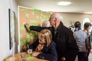 Was bedeutet Glück? Eine der fünf Stationen in der Kirche. (Bild: Michel Canonica)