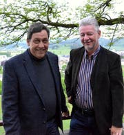 Der neugewählte Gemeinderat Werner Ziegler und Gemeindepräsident Hans Mäder beim Wahlapéro im «Säntisblick». (Bild: Christoph Heer)