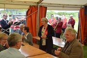 Freute sich über den lang anhalten Applaus: Caroline Bartholet. (Bilder: Tobias Söldi)