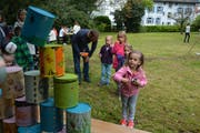 Die Kinder konnten sich im Garten des Familienzentrums vergnügen. (Bild: Monika Wick)
