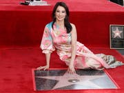 Hat nun einen eigenen Stern auf dem «Walk of Fame» in Hollywood: Schauspielerin Lucy Liu ("Charlie's Angels»). (Bild: KEYSTONE/EPA/ETIENNE LAURENT)