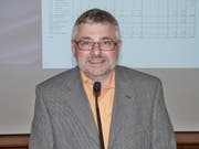 Kirchenpräsident Stefan Kormann leitet die Versammlung. (Bild: Kurt Lichtensteiger)