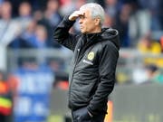 In der jüngeren Vergangenheit lief bei Dortmund nicht alles rund, aber das Vertrauen der Vereinsführung besitzt Lucien Favre weiterhin (Bild: KEYSTONE/EPA/FRIEDEMANN VOGEL)