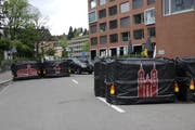 Auf der Sonnenstrasse zwingt ein «Indutainer»-Hindernis einfahrende Autos zu engen Kurven und damit zum Abbremsen.