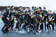 Schon einmal Grund zur Freude: Die Oberwil Rebells freuen sich nach dem Schlusspfiff. Sie gewinnen im Cup-Final gegen den SHC Grenchen-Limpachtal. (Bild: Patrick Hürlimann, Zug, 27. April 2019)
