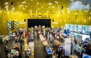 Rund 70 Gewerbetreibende aus dem ganzen Kanton waren mit einem Tisch im Pentorama vertreten. (Bild: Andrea Stalder)