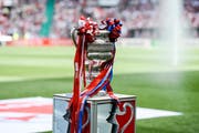 Das Spiel um die legendäre Sandoz-Trophäe erhitzt die Gemüter. (Bild: Daniela Frutiger/Freshfocus (Genf, 25. Mai 2017))