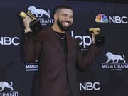 27 Trophäen sind es insgesamt: Der kanadische Rapper Drake ist in Sachen Billboard Music Awards neuer Rekordhalter. US-Sängerin Taylor Swift hat «nur» 23 Auszeichnungen. (Bild: Keystone/AP/RICHARD SHOTWELL)