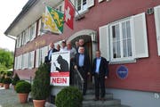 Einige Mitglieder des Nein-Komitees stellen sich im Restaurant Wartegg in Wigoltingen vor. (Bild: Silvan Meile)