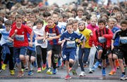 Mit Feuereifer dabei: Zahlreiche Kinder starten auch dieses Jahr wieder am Luzerner Stadtlauf. (Bild: Swiss-Image.ch/Andy Mettler, Luzern, 3. Mai 2014)