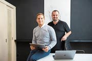 Lukas Lehmann (links) ist Berater bei der Wiler Firma Pupil AG, Arber Wagner der Geschäftsführer. (Bild: Urs Bucher)