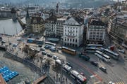 Blick auf den Schwanenplatz: Hier ist Luzern städtisch - dennoch erfüllt der Kanton die Urbanitäts-Kriterien des Nationalen Finanzausgleichs (NFA) nicht. (Bild: Boris Bürgisser, 27. März 2019)