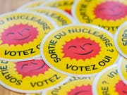 Die Umweltschützer geben nicht auf: Trotz gescheiterter Atomausstiegsinitiativen wollen sie den Bundesrat zum schnellen AKW-Stopp bewegen. Eine neue Studie liefert ihnen Argumente. (Bild: KEYSTONE/THOMAS HODEL)