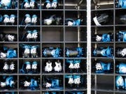 «Katastrophal»: Amerikanische Schuhersteller wie Nike warnen US-Präsident Donald Trump vor den neuen US-Importzöllen gegen China. (Bild: KEYSTONE/FR170480 AP/BOB LEVERONE)