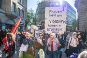 Einen Vorgeschmack auf den Frauenstreiktag vom Juni gab's an der Kundgebung zum Tag der Arbeit in St.Gallen. (Bild: Urs Bucher - 1. Mai 2019)