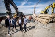 Informierten über den aktuellen Stand des Projekts Stedi Ermatingen: Architekt Andreas Hermann, Ingenieur Hans-Jürgen Möller, Gemeindepräsident Martin Stuber und Ingenieur Reto Mästinger. (Bild: Reto Martin)