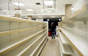 Die Regale in den Supermärkten von Caracas sind leer. (Bild: Ronald Pizzoferrato)