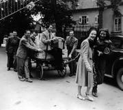 Ensemblemitglieder holen 1946 Schweizer Spenden fürs Theater Konstanz. (Bild: privat)