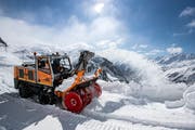 Die Schneeräumungsarbeiten am Gotthard sind in vollem Gang. (Bild: Alexandra Wey/Keystone, 6. Mai 2019)