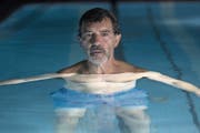 Für die Rolle hat sich Antonio Banderas entblösst. Zum Interview erschien er ohne Bart, die Haare dunkel gefärbt und gut gelaunt. (Bild: Pathé)