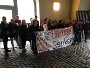 Klima-Jugendliche machen ihre Forderungen im Waaghaus deutlich. (Bild: Reto Voneschen)