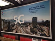 Auch in der Stadt St.Gallen werben die Anbieter von Telekom-Dienstleistungen bereits für den 5G-Standard. Im Bild ein Werbeplakat der Swisscom an der Bushaltestelle St.Leonhard. (Bild: Reto Voneschen - 20. Mai 2019)