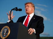 US-Präsident Donald Trump heizt die Handelskonflikte mit scharfen Aussagen immer wieder an. Die Handelsstreitigkeiten rund um den Globus wirken sich auch auf die Weltwirtschaft aus. (Bild: KEYSTONE/AP/EVAN VUCCI)