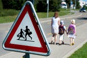 Auch in Bronschhofen und Rossrüti sollen Kinder dank dem Konzept der Stadt Wil sicherer zur Schule gehen können. Bild: KEYSTONE/Dominic Favre