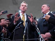 Der geschäftsführende Verteidigungsminister der USA, Patrick Shanahan (links), rudert am Dienstag im Konflikt mit der Islamischen Republik Iran etwa zurück. (Bild: KEYSTONE/EPA/ERIK S. LESSER)