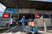Noch befindet sich der Ökihof am Steinibachweg unweit des Pilatusmarktes. (Bild: Eveline Beerkircher, Horw 26. August 2015)