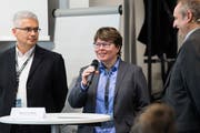 Nikolai Tsenov, Marianne Wildi und Moderator Daniel Albert von der Hochschule Luzern (v. l.). (Bild: Eveline Beerkircher, Rotkreuz, 23. Mai 2019)