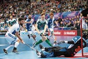 Die dynamische Sportart Unihockey hat es auf die Bildschirme der Schweizer Haushalte geschafft. (Bild: Keystone/Ennio Leanza)