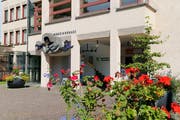 Präsident Roland Brändli verlässt das Gemeindehaus frühzeitig. Ab 2020 übernimmt eine andere Person das Präsidentenamt in Steinach. (Bild: Rudolf Hirtl)
