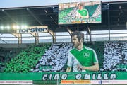 Mit einer ausgefeilten Choreografie haben sich die Fans von Tranquillo Barnett bereits bei dessen letztem Heimspiel am 22. Mai verabschiedet. Am Samstag bestreitet der St.Galler sein definitiv letztes Profispiel im Letzigrund in Zürich. (Bild: Urs Bucher - 22. Mai 2019)