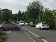 18:22 Uhr auf der Lerchenfeldstrasse: Der Wechsel von der Fürstenland- zur Zürcher Strasse und umgekehrt brachte nichts. Der Verkehr stockte auf beiden Achsen in Richtung Stadtzentrum. (Bild: Seraina Hess - 24. Mai 2019)