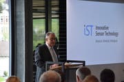 Christian Spoerlé, Gemeindepräsident von Ebnat-Kappel, hält ein Grusswort. (Bild: Ruben Schönenberger)