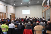 In Oberhelfenschwil nahmen rund 90 Bürgerinnen und Bürger an der Informationsveranstaltung teil. (Bild: Urs M. Hemm)