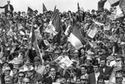 Fussballfans im Jahr 1969: St.Galler Anhänger im Berner Wankdorf. (Bild: Keystone)
