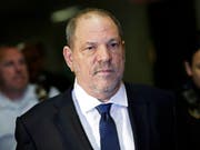 Der frühere Film-Produzent Harvey Weinstein soll mit seinen Opfern einen Vergleich in der Höhe von 44 Millionen Dollar abgeschlossen haben. (Bild: KEYSTONE/AP/MARK LENNIHAN)