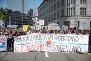 An der Klimakundgebung vom Freitag in St.Gallen wurde der Verkehrsknoten Kornhaus- und St.-Leonhard-Strasse während rund einer Viertelstunde blockiert. (Bild: Adriana Ortiz Cardozo - 24. Mai 2019)